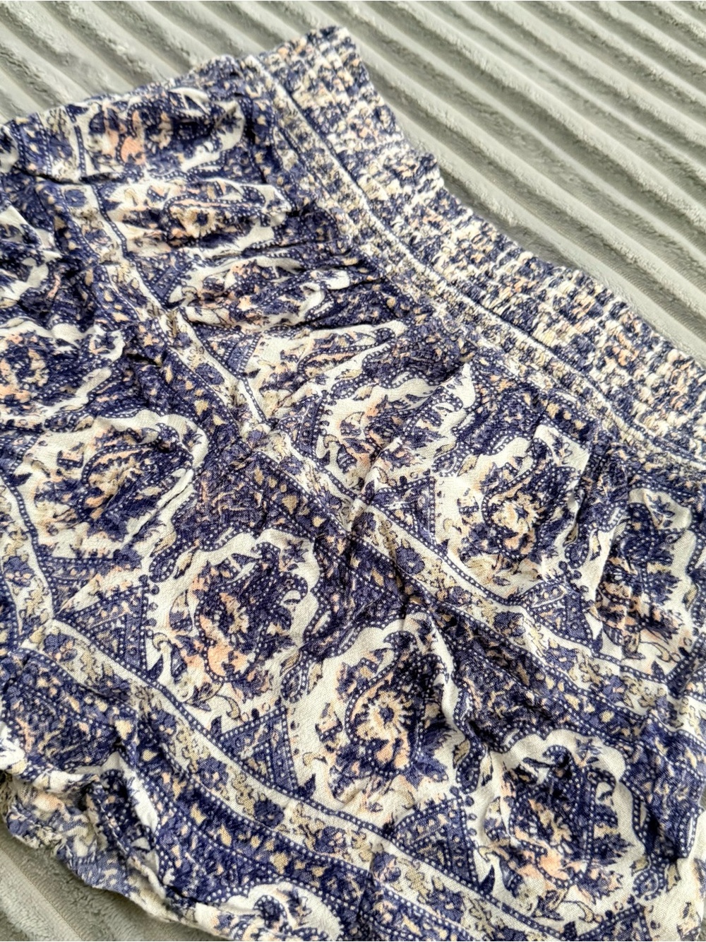 Urban Outfitters Printed High-Waist Shorts (Blue & White) - Picture 4 of 4